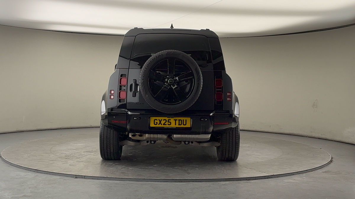 Land Rover Defender 110 Image 4