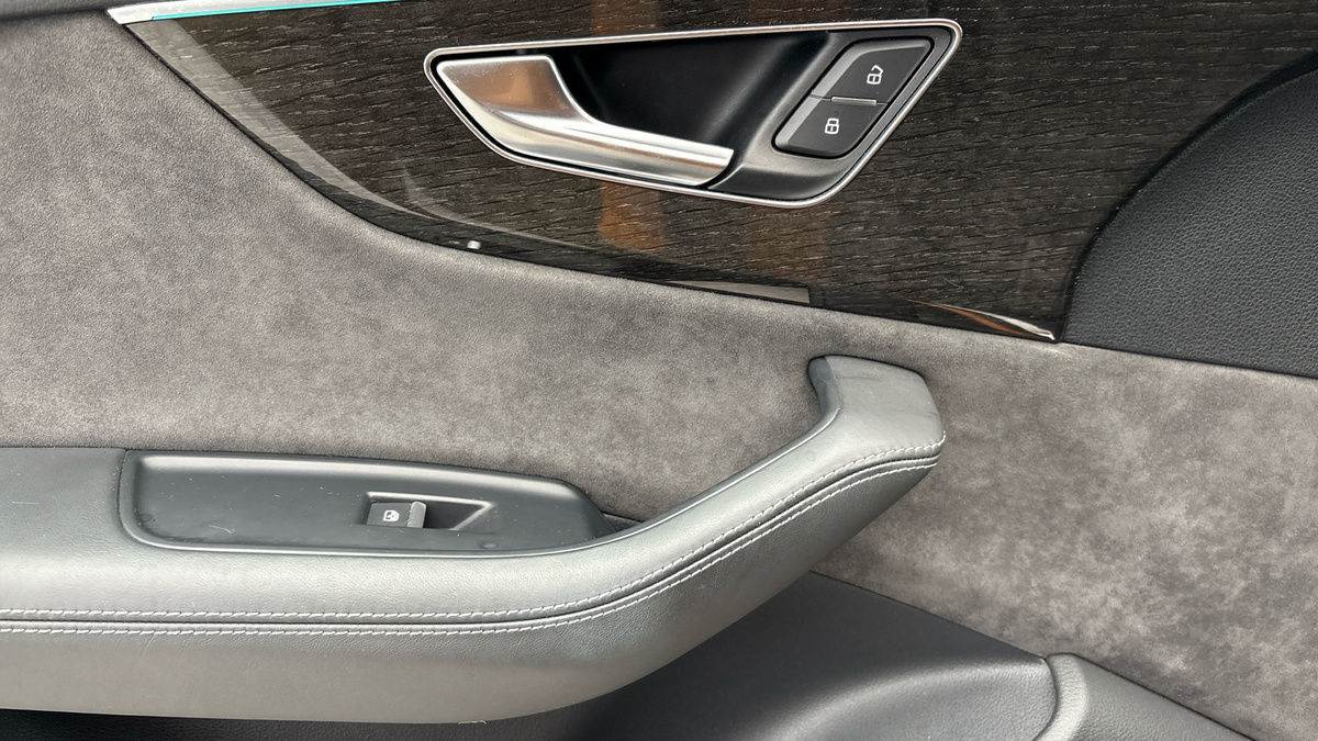 Audi SQ8 Image 19