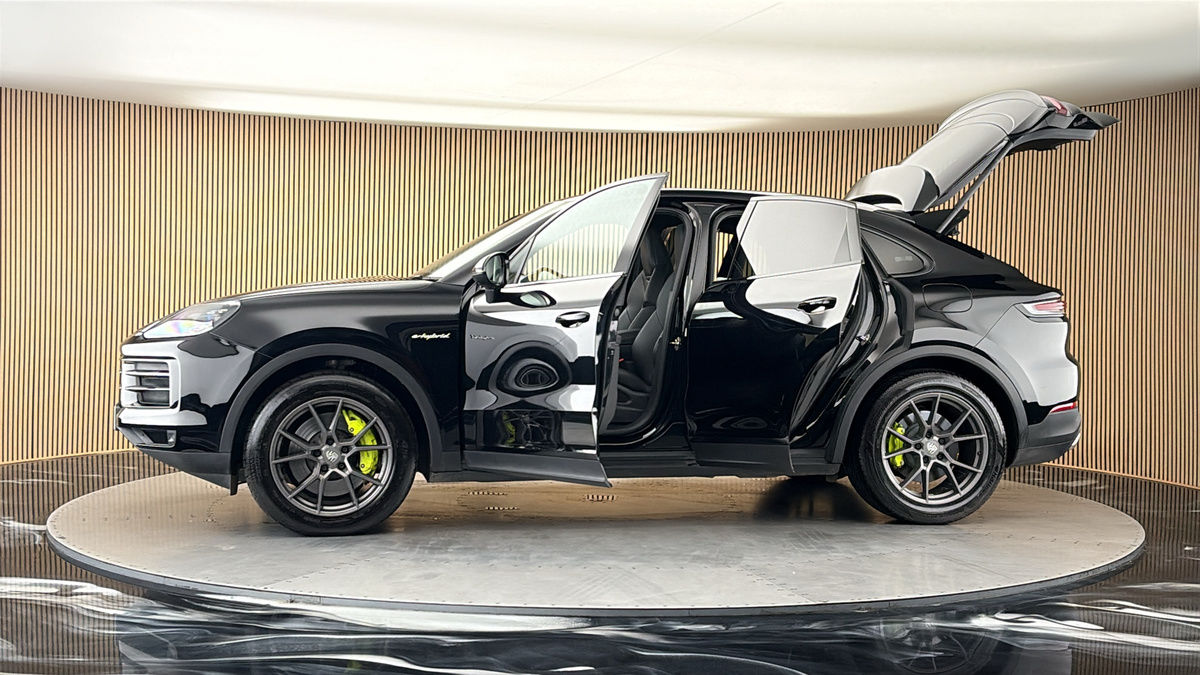More views of Porsche Cayenne