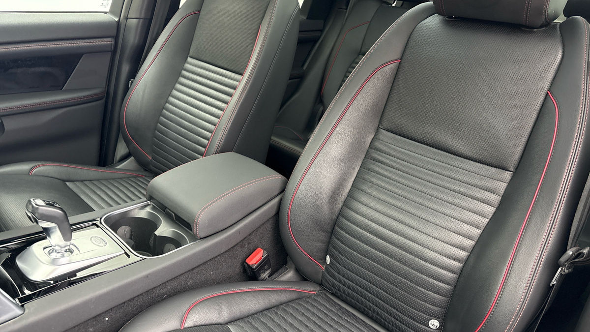 Land Rover Discovery Sport Image 7