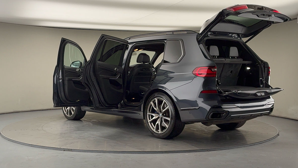 More views of BMW X7