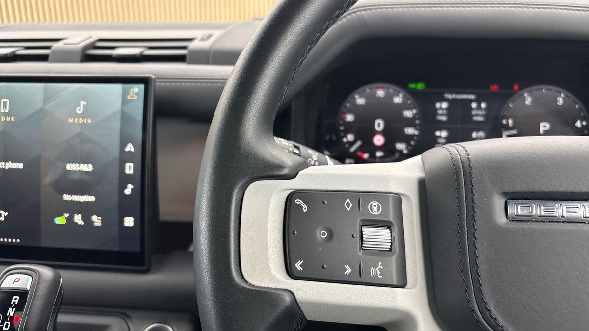 Land Rover Defender 90 Image 13