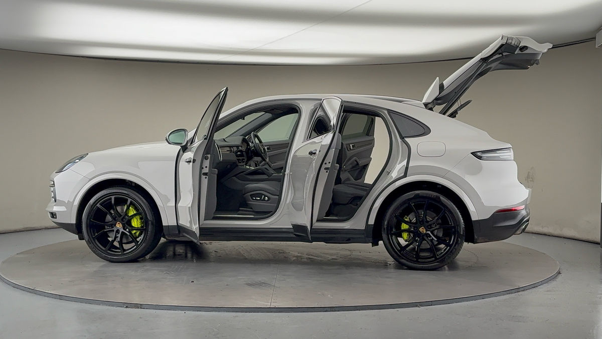 More views of Porsche Cayenne