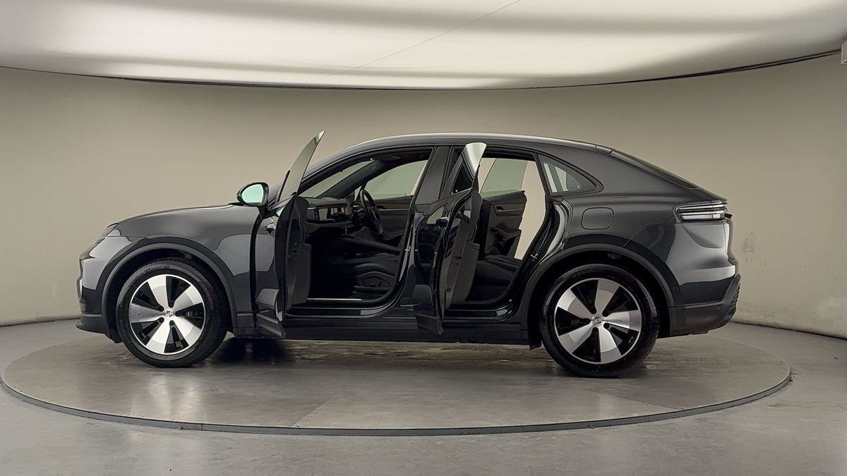 More views of Porsche Macan