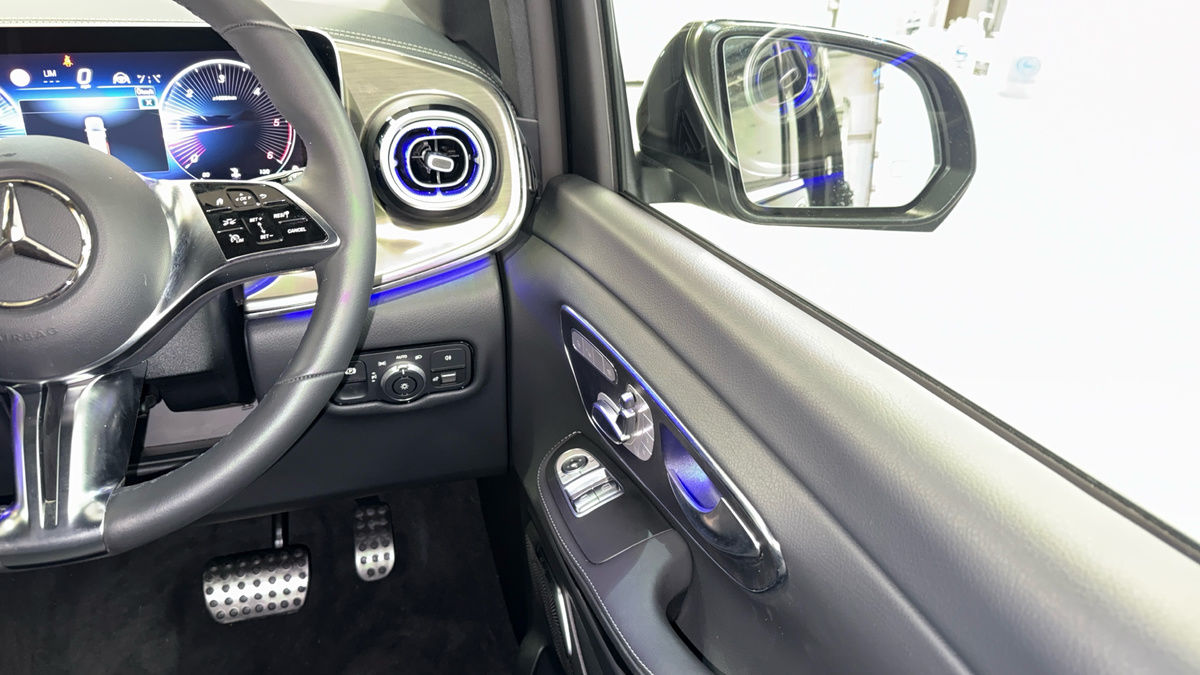 Mercedes-Benz V Class Image 14