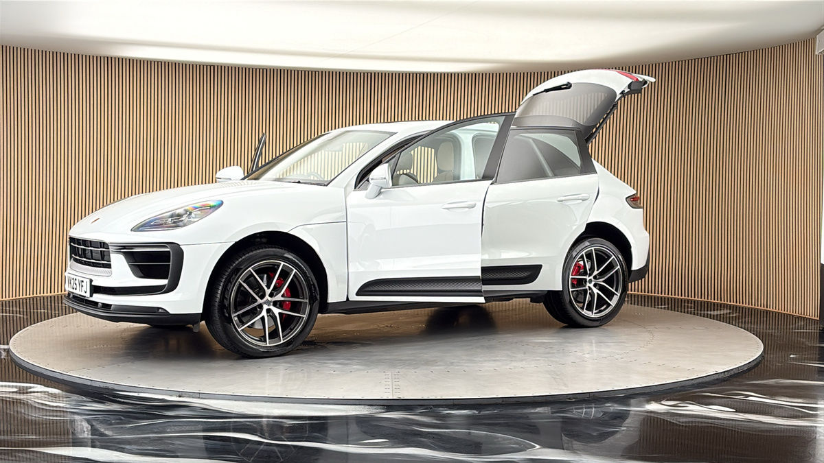 More views of Porsche Macan