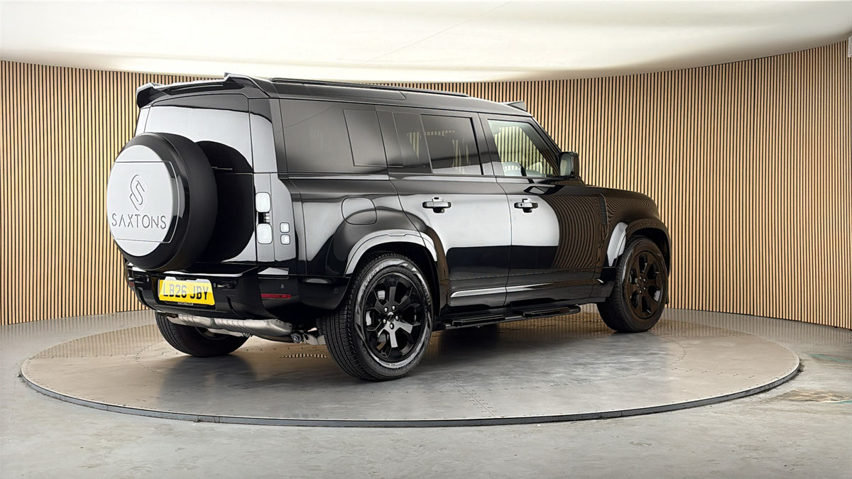 Land Rover Defender 110 Image 21