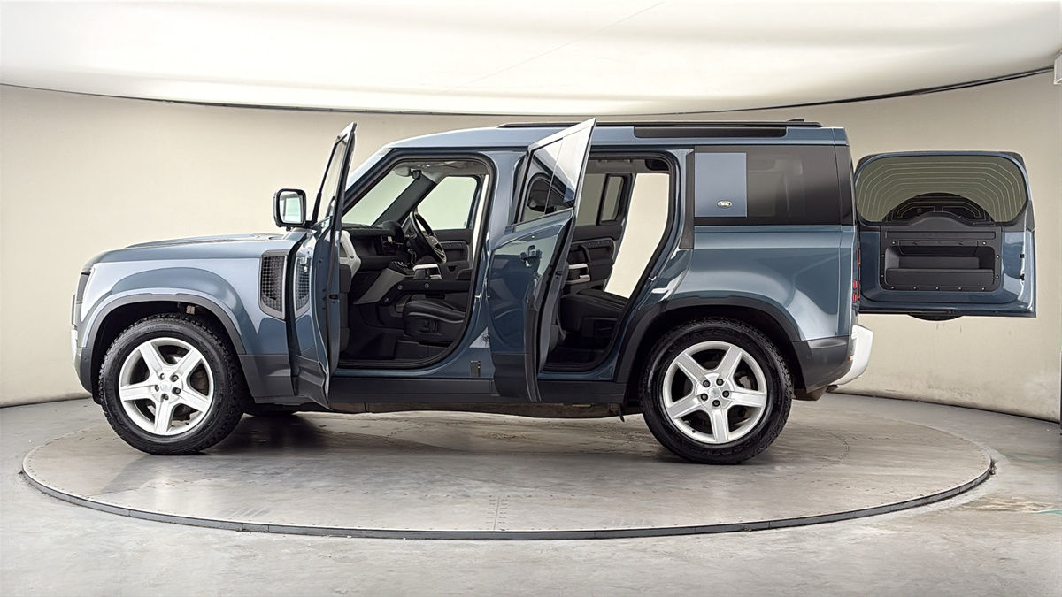 More views of Land Rover Defender 110