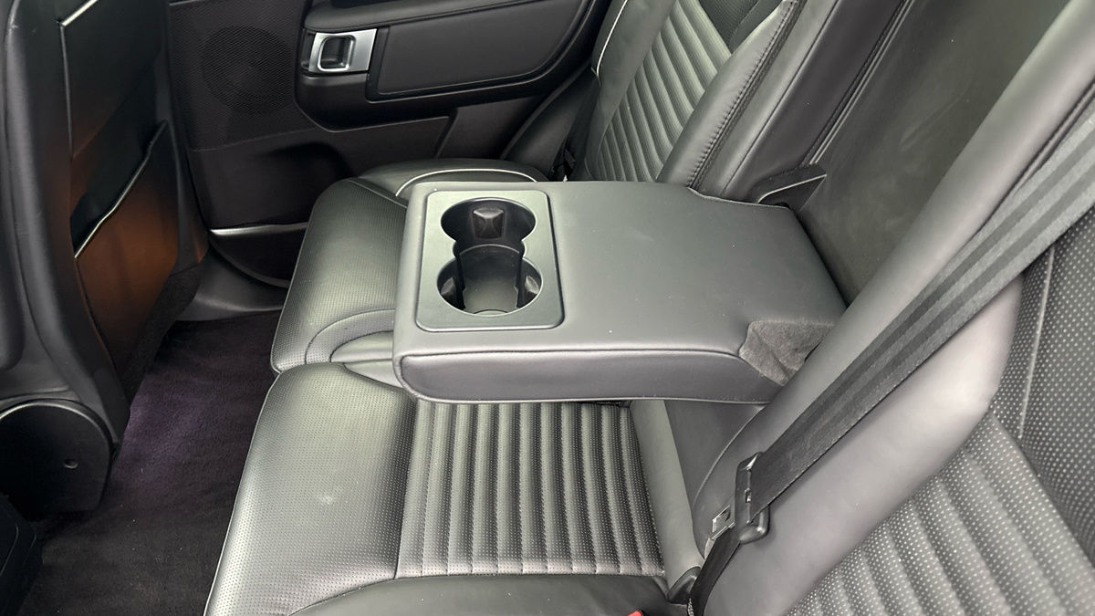 Land Rover Discovery Image 9