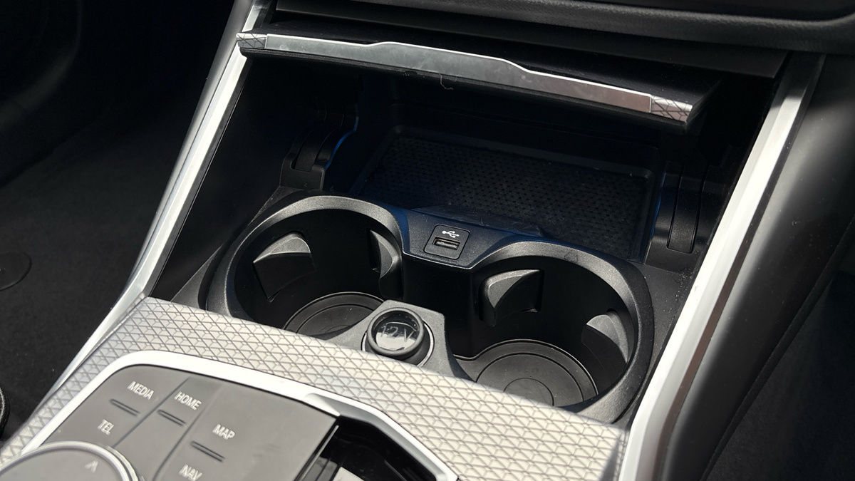 BMW 3 Series Image 6