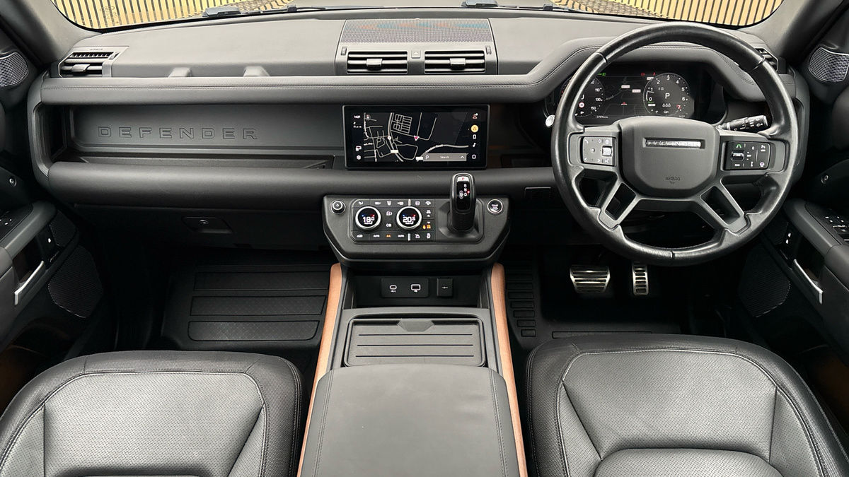Land Rover Defender 110 Image 12