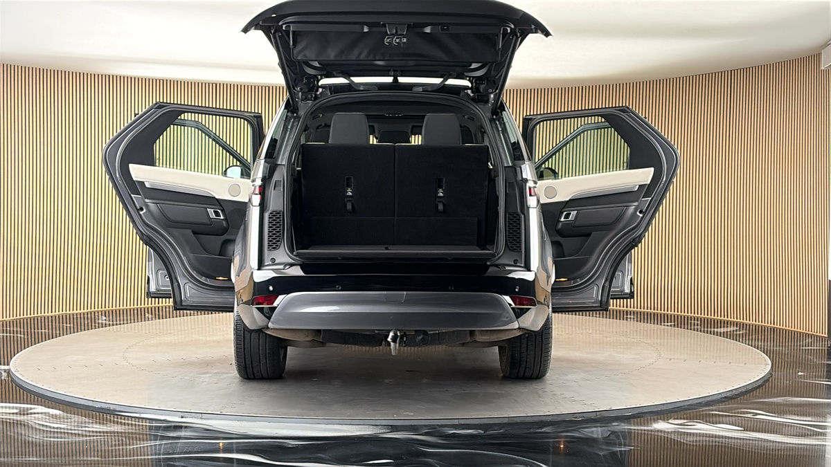 More views of Land Rover Discovery