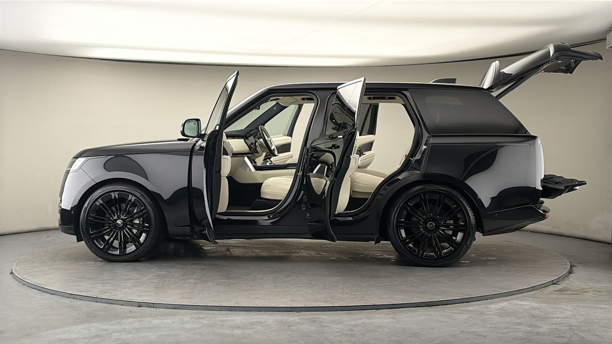 More views of Land Rover Range Rover