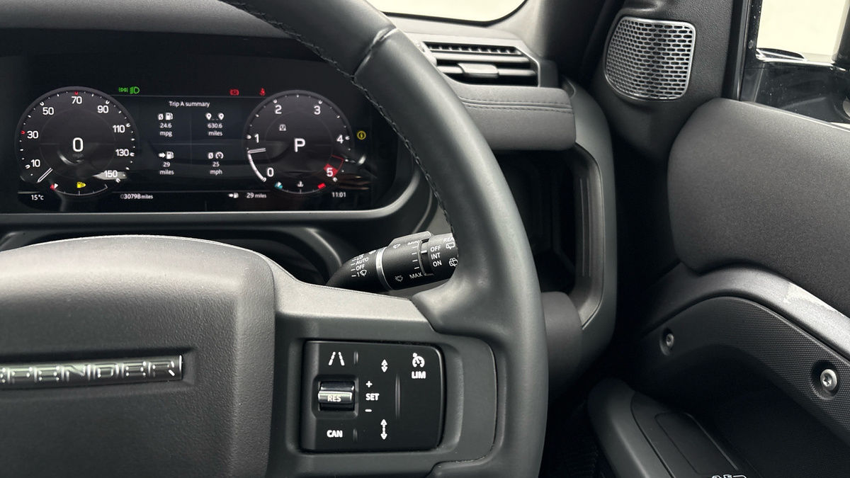 Land Rover Defender 110 Urban Image 14