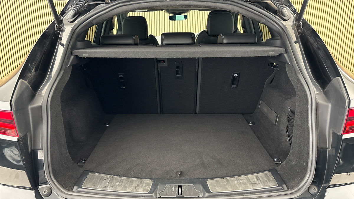 Jaguar E-PACE Image 11