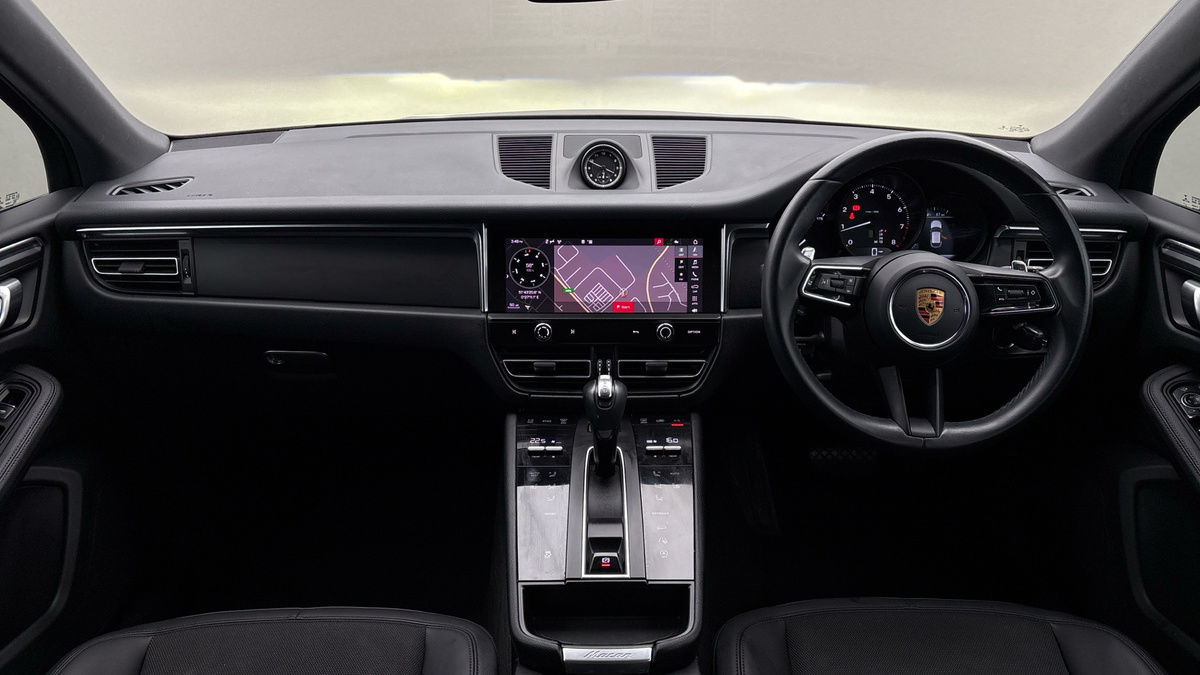 Porsche Macan Image 12
