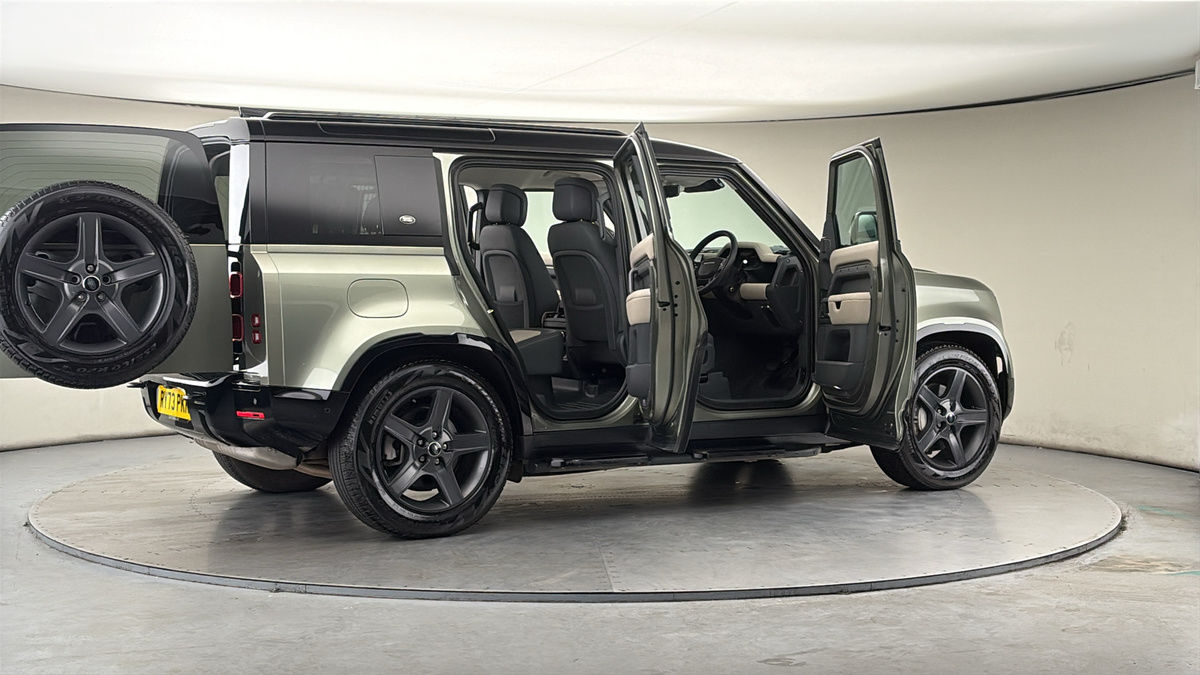 More views of Land Rover Defender 110