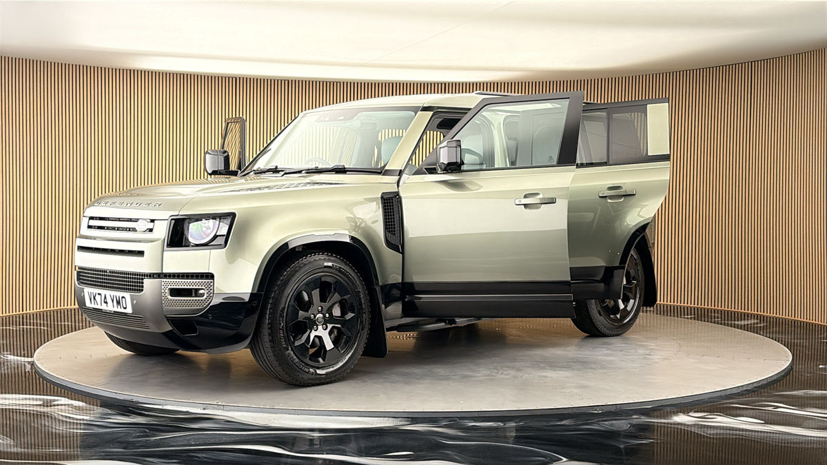 Land Rover Defender 110 Image 22