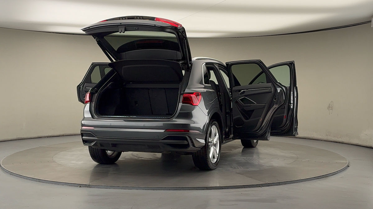 More views of Audi Q3