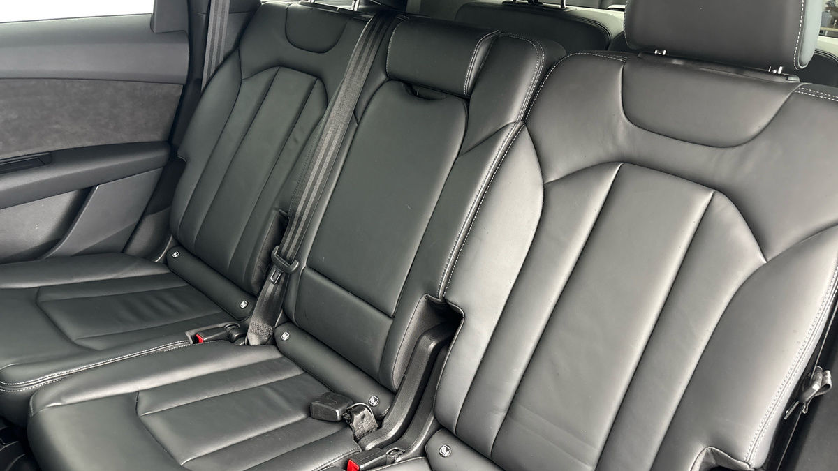 Audi Q7 Image 8