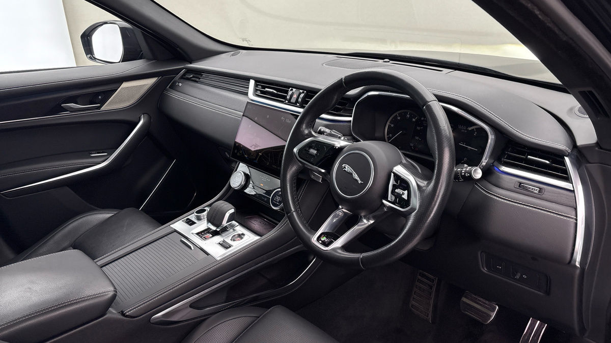 Jaguar F-PACE Image 5