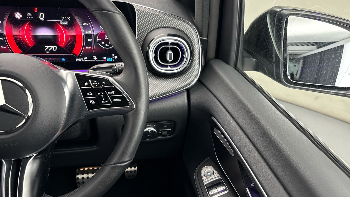 Mercedes-Benz V Class Image 14