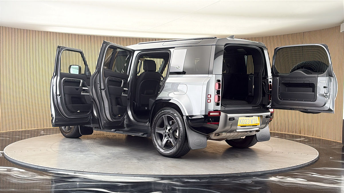 More views of Land Rover Defender 110