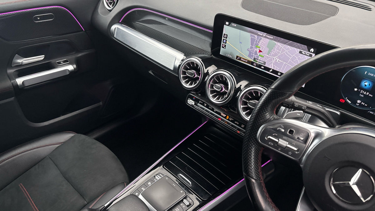 Mercedes-Benz GLB Image 18