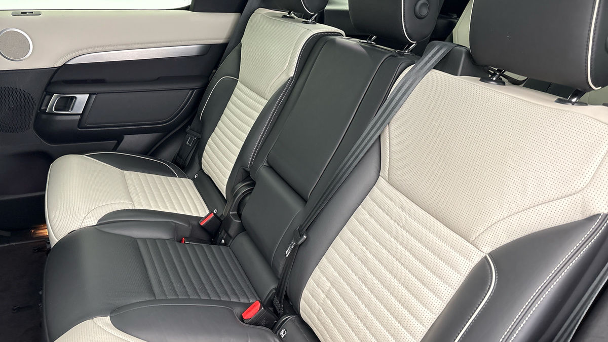 Land Rover Discovery Image 8