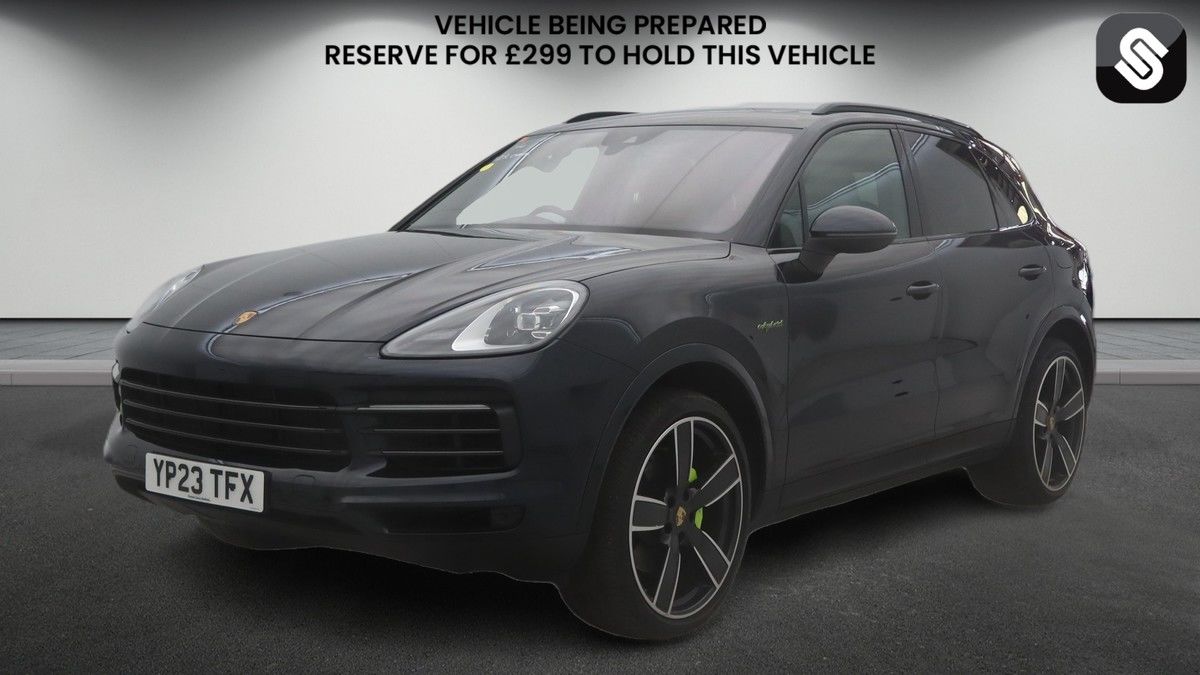 Porsche Cayenne Image 2
