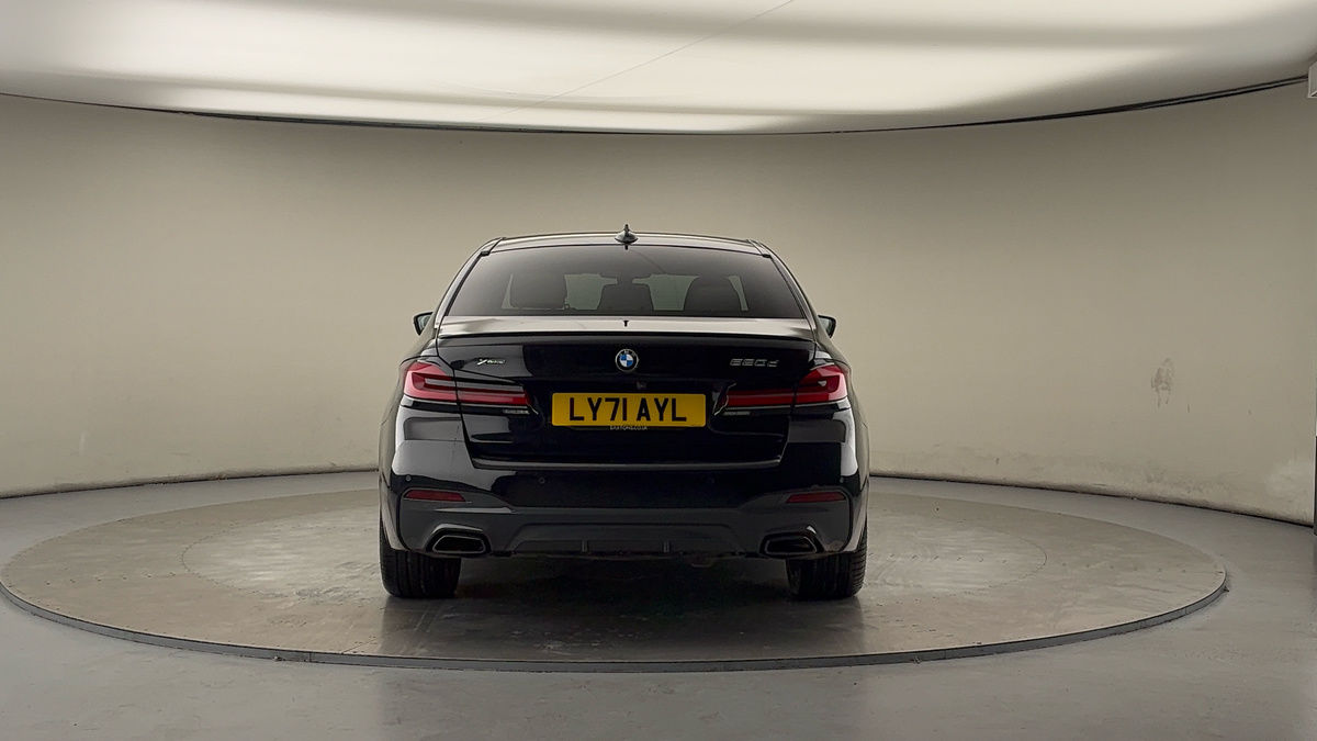 BMW 5 Series Image 4