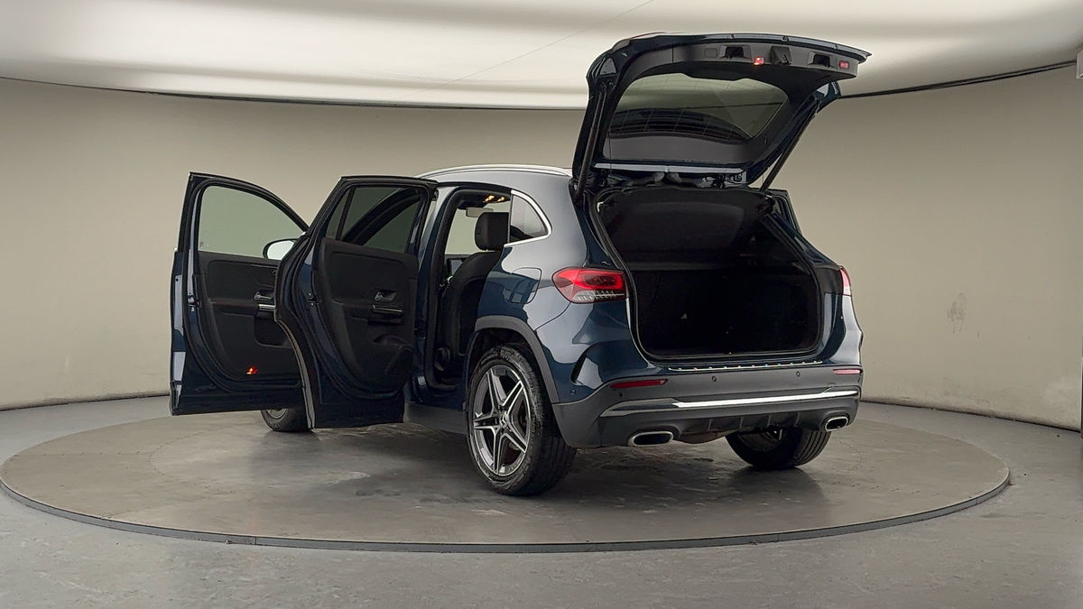 Mercedes-Benz GLA Image 23