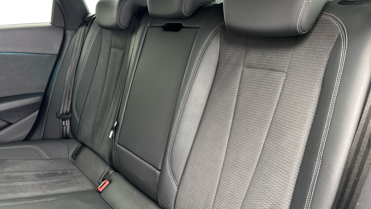 Audi A4 Avant Image 8