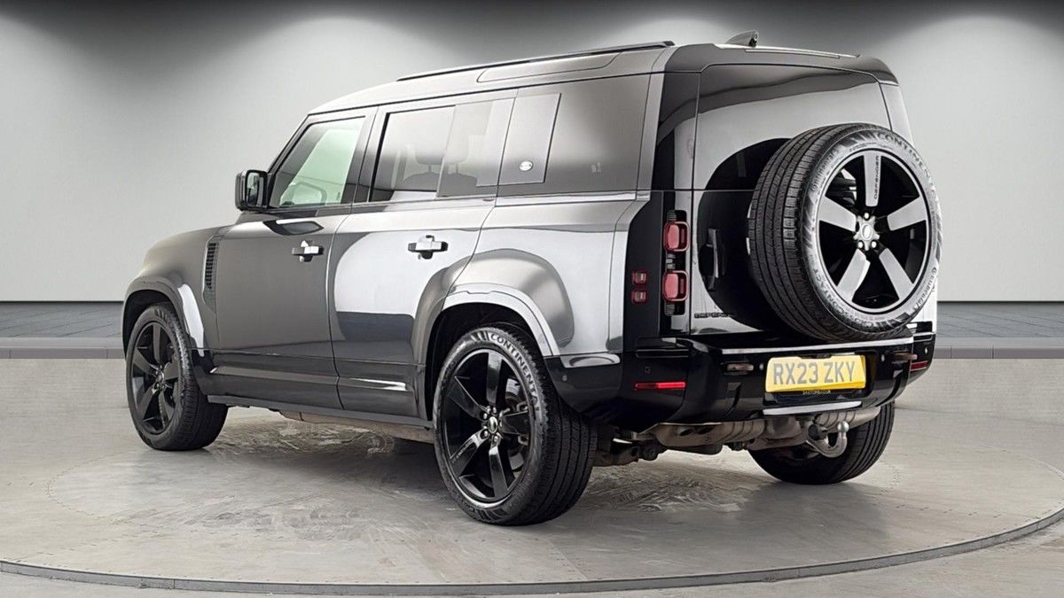 Land Rover Defender 110 Image 2