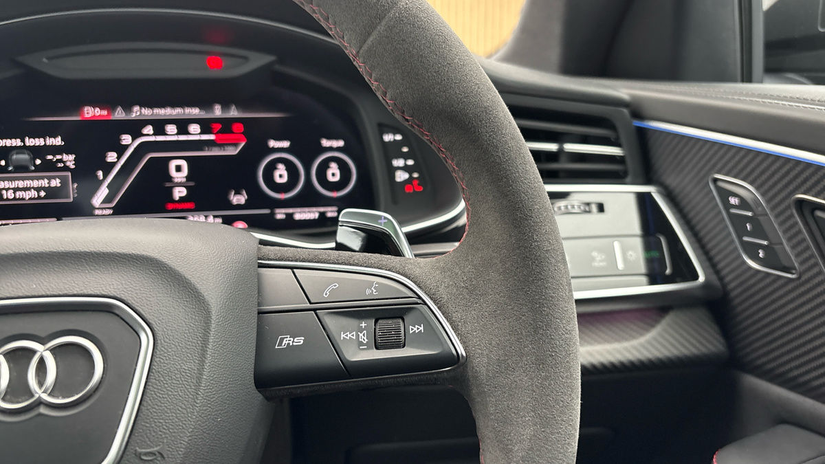 Audi RSQ8 Image 14