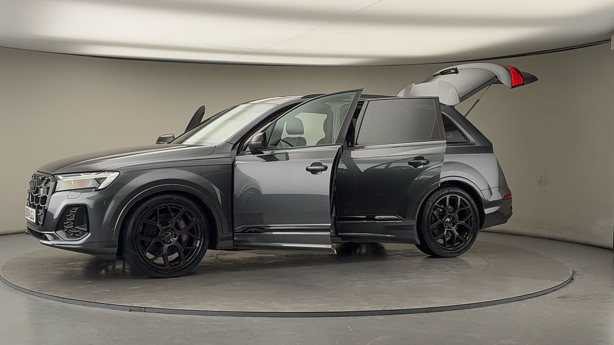 More views of Audi Q7