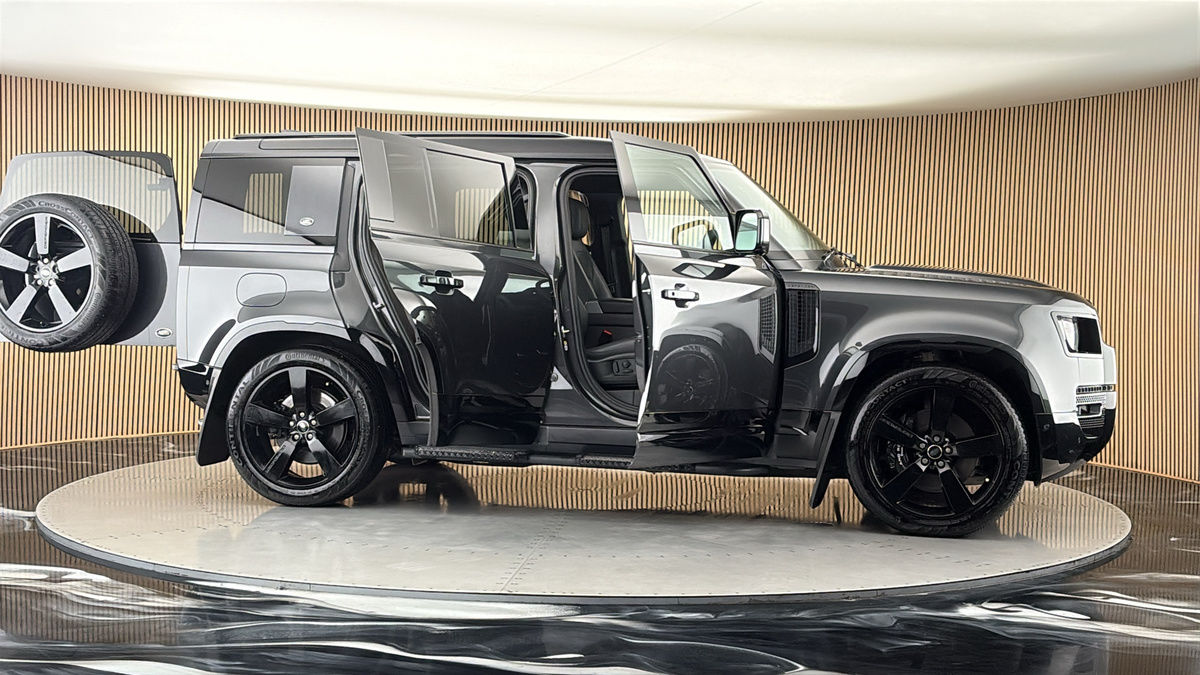 More views of Land Rover Defender 110