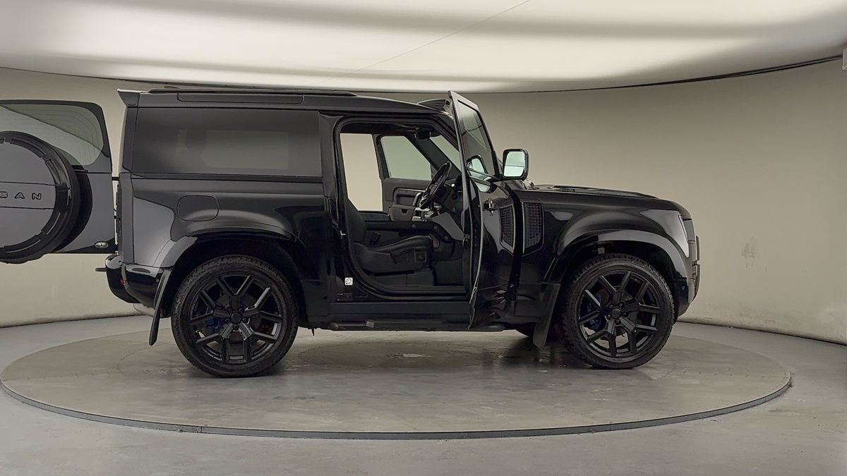 More views of Land Rover Defender 90