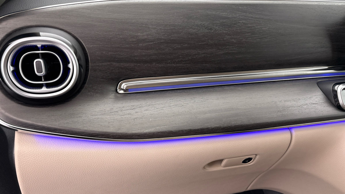 Mercedes-Benz V Class Image 25