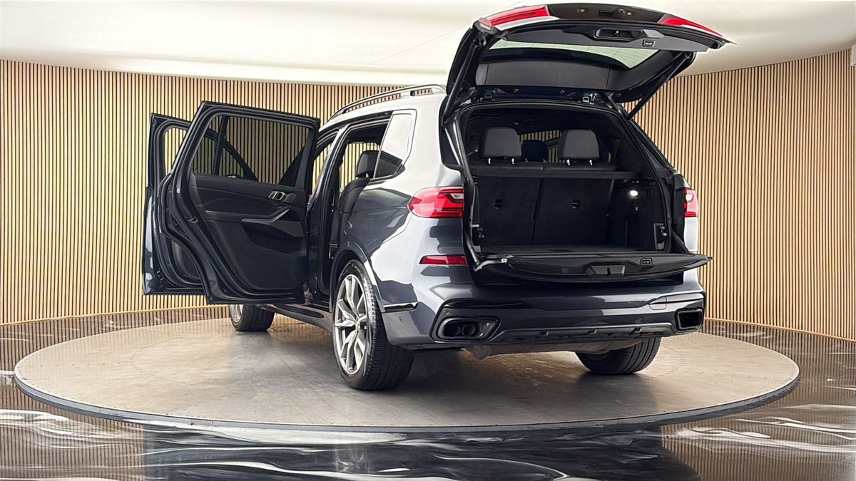 More views of BMW X7