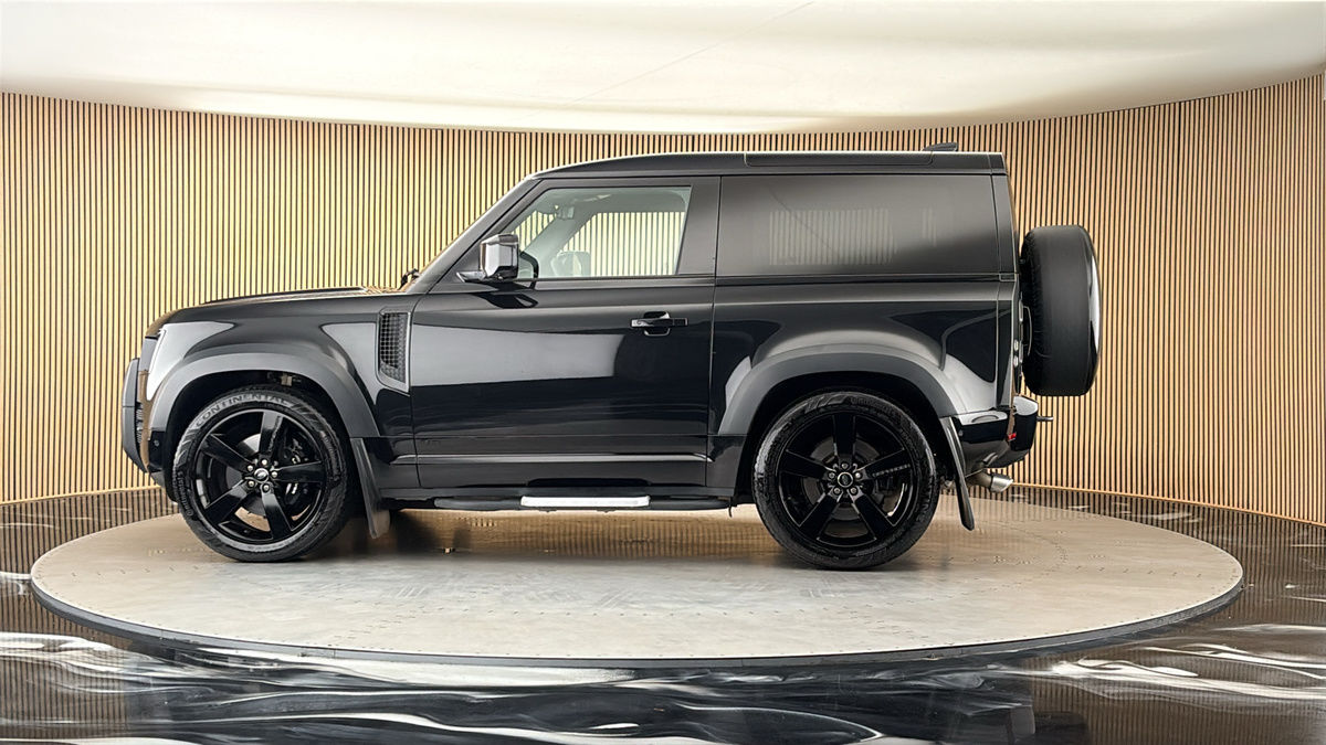 More views of Land Rover Defender 90