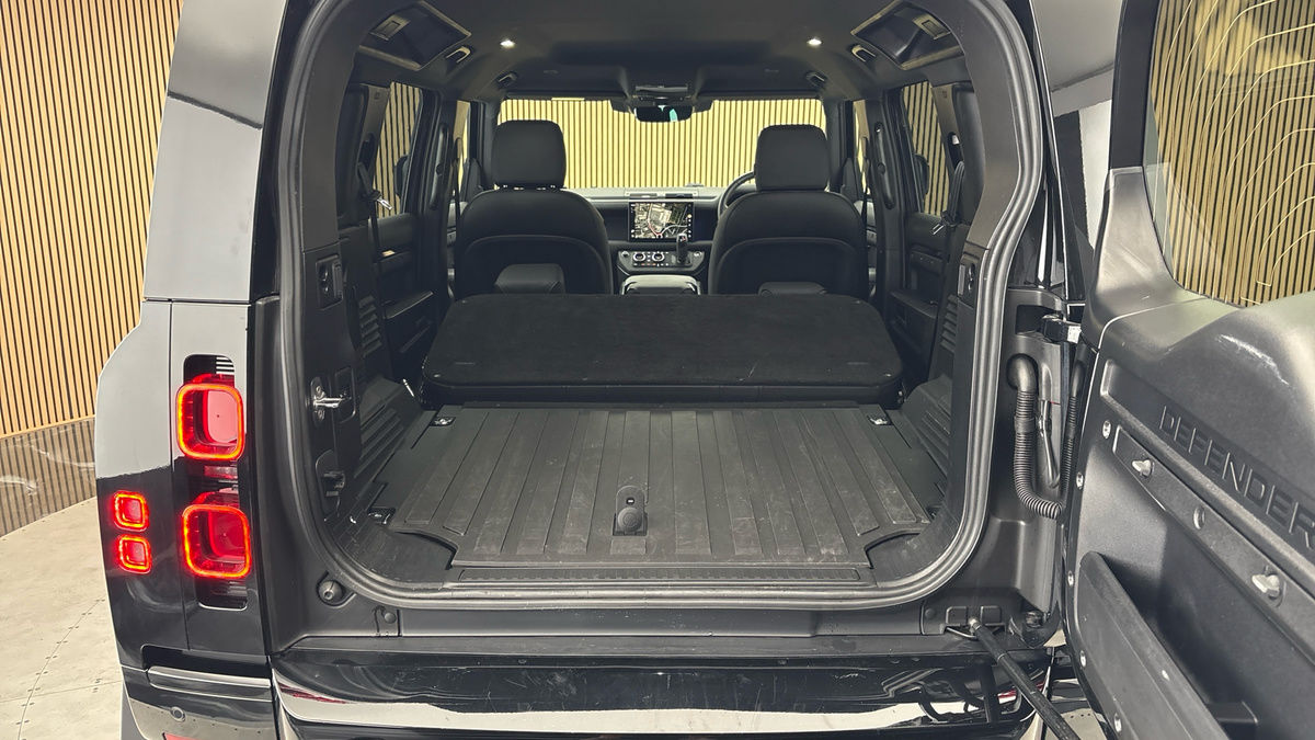 Land Rover Defender 110 Urban Image 36