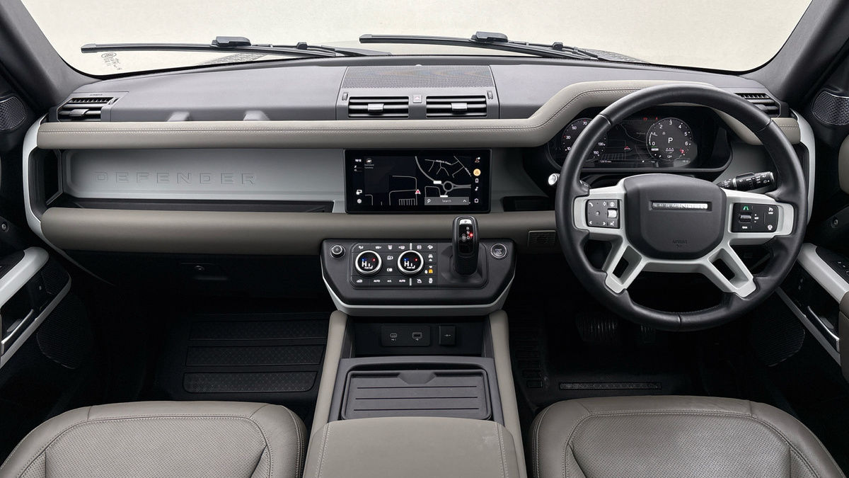 Land Rover Defender 110 Image 12