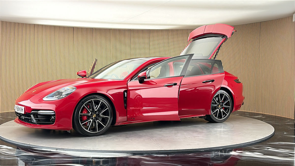 More views of Porsche Panamera
