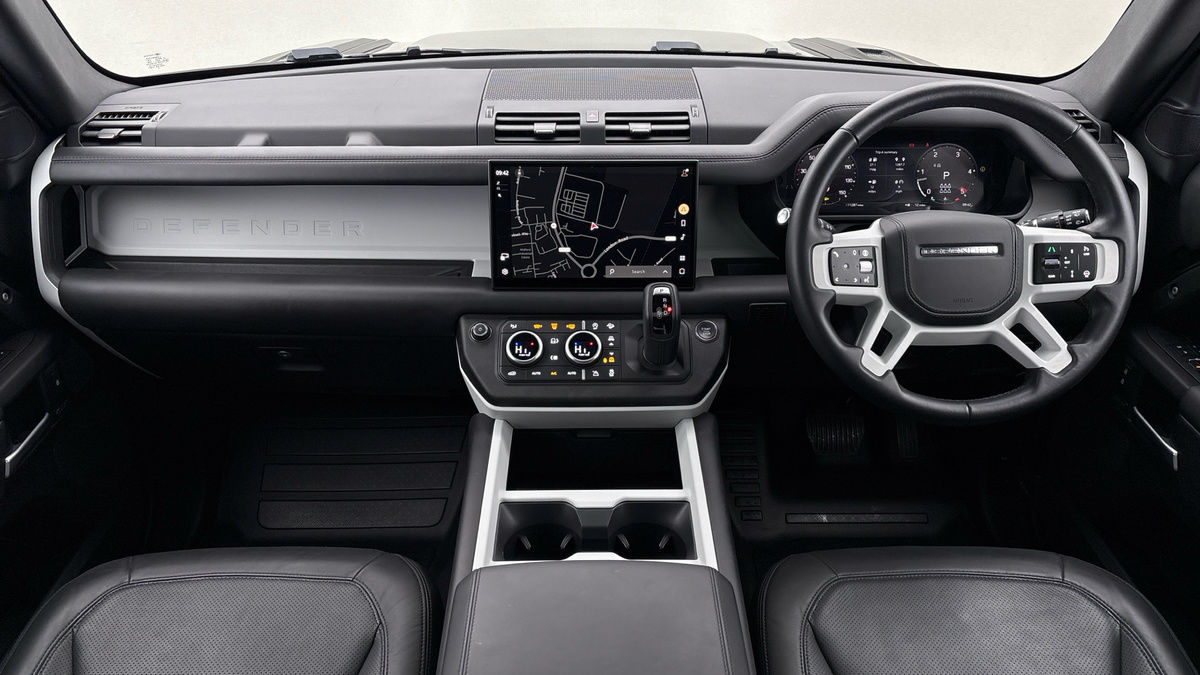 Land Rover Defender 130 Urban Image 12