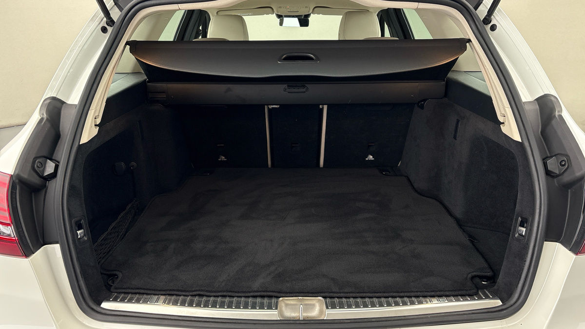 Mercedes-Benz C Class Image 11