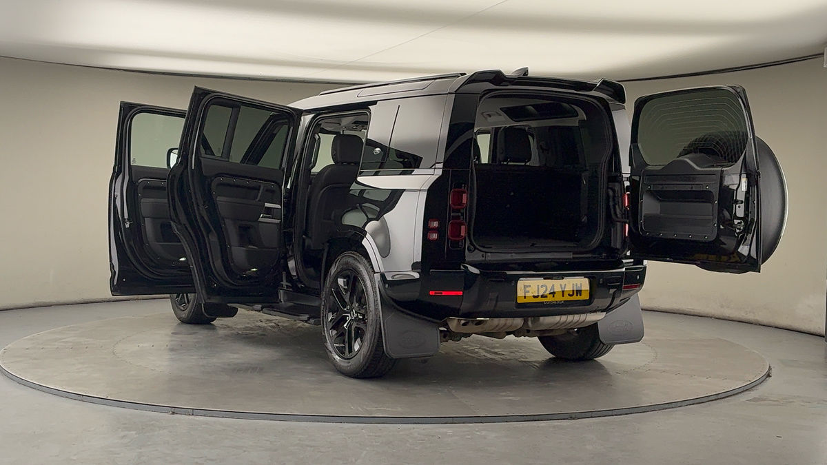 Land Rover Defender 110 Image 23