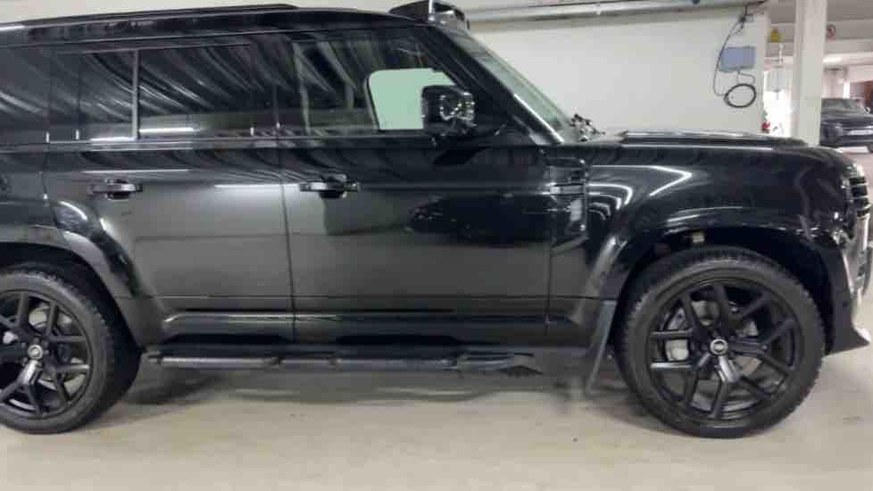 More views of Land Rover Defender 110
