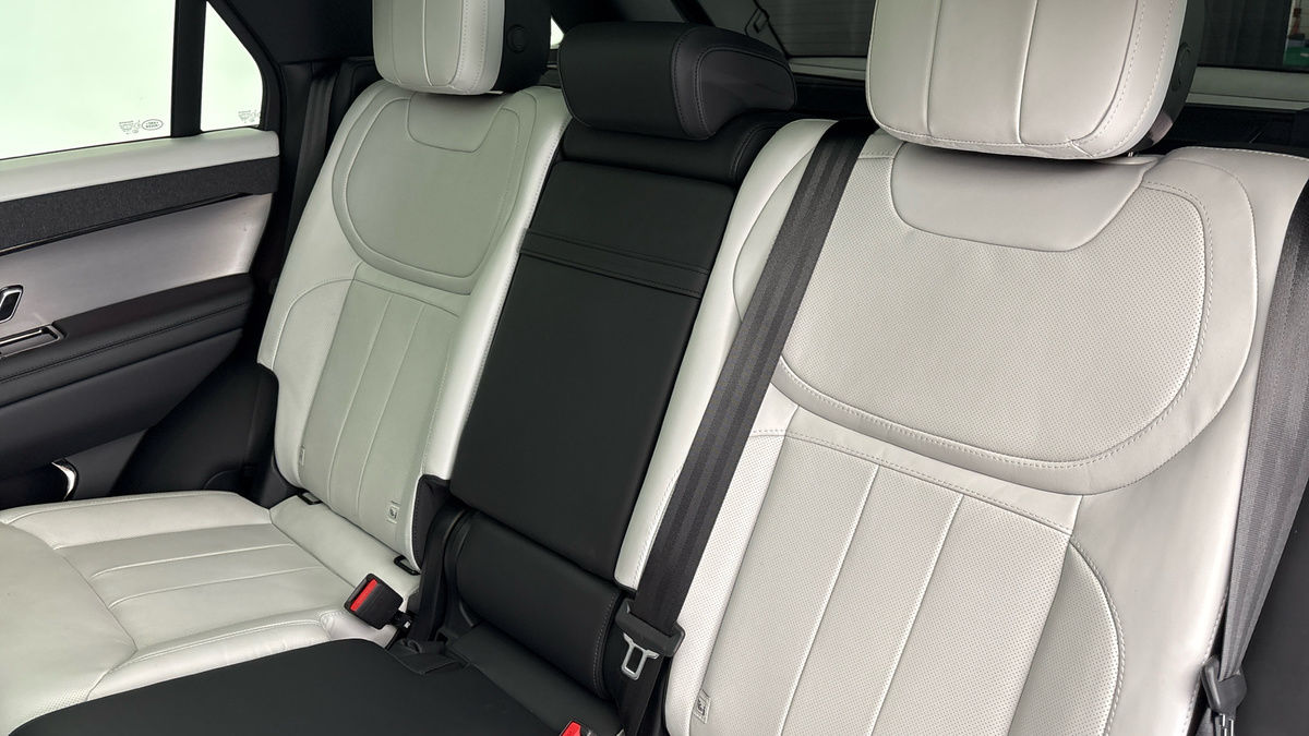 Land Rover Range Rover Sport Image 8