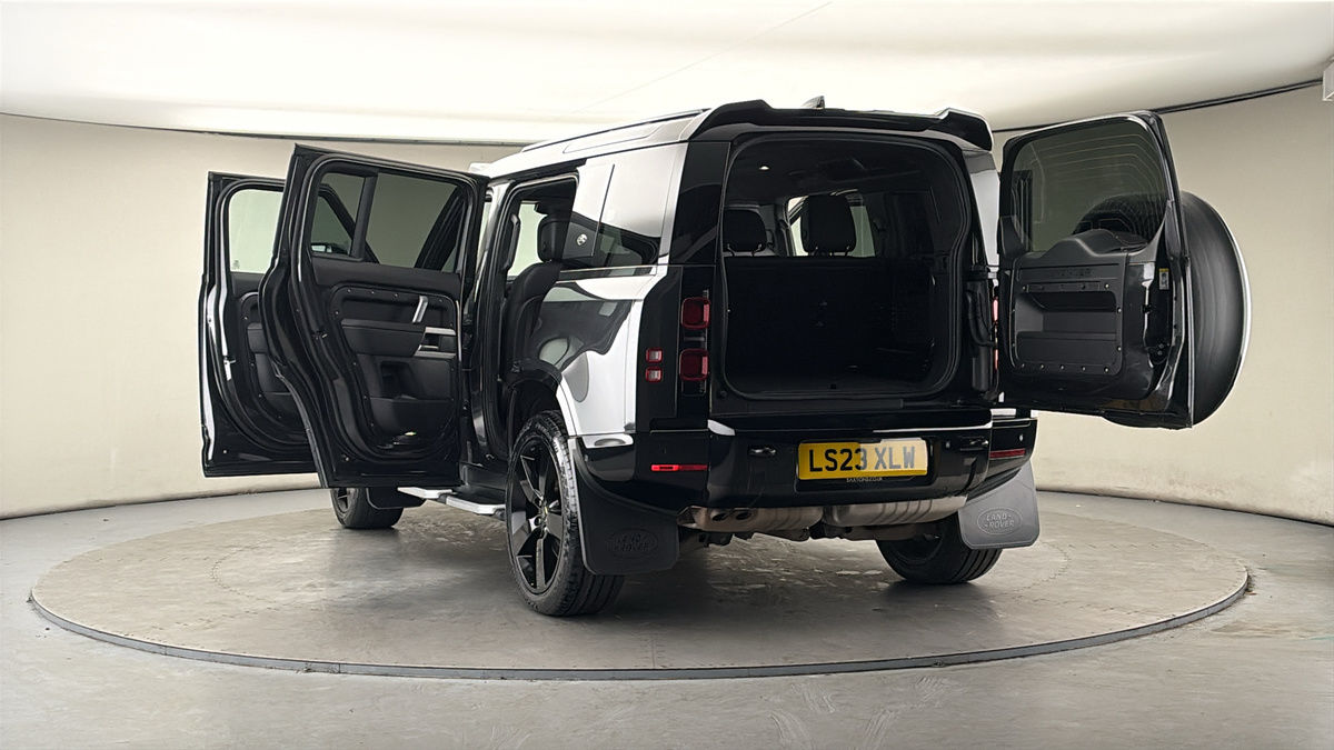 More views of Land Rover Defender 110